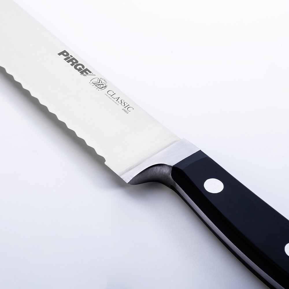 Classic Bread Knife 22 cm